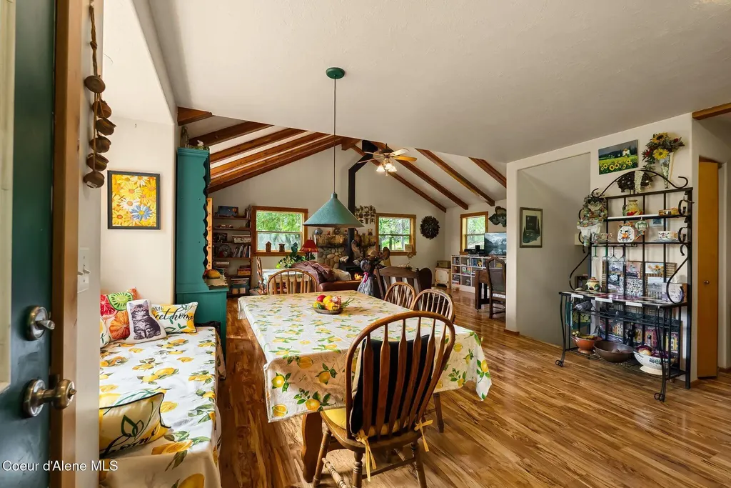 561 Geenen Road Cocolalla ID 83813