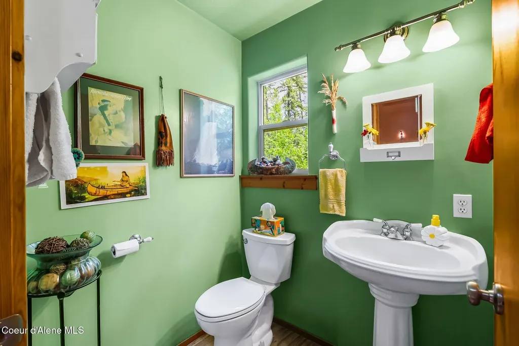 561 Geenen Road Cocolalla ID 83813