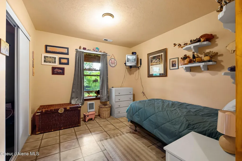 561 Geenen Road Cocolalla ID 83813