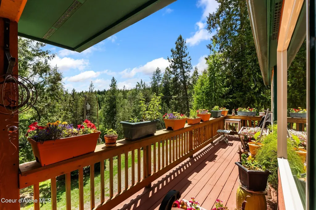 561 Geenen Road Cocolalla ID 83813