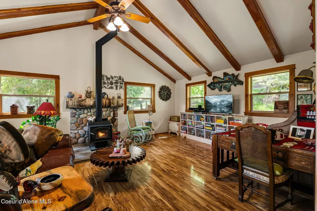 561 Geenen Road Cocolalla ID 83813