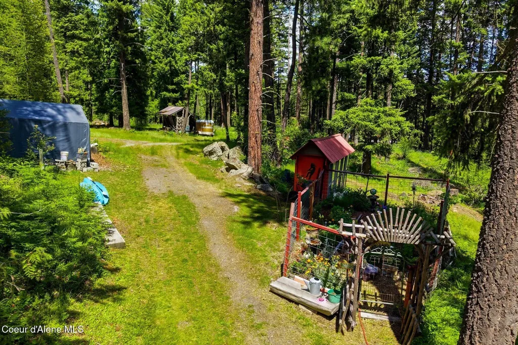 561 Geenen Road Cocolalla ID 83813