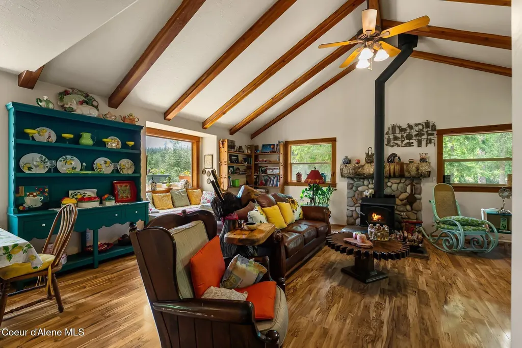 561 Geenen Road Cocolalla ID 83813