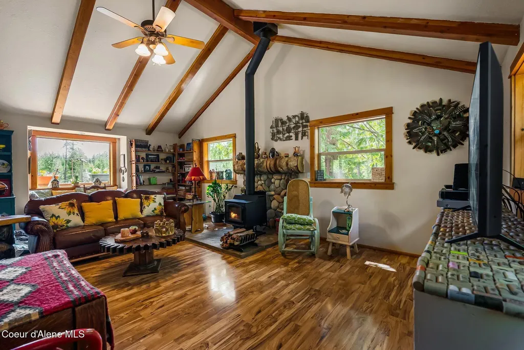 561 Geenen Road Cocolalla ID 83813