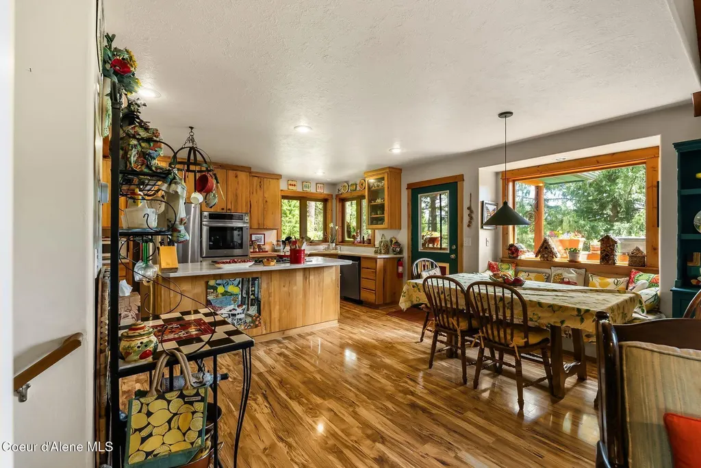 561 Geenen Road Cocolalla ID 83813