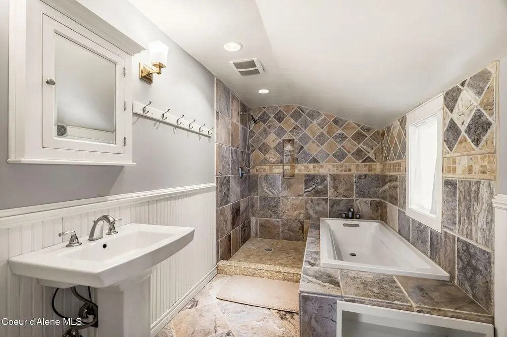 536 Erie Street Sandpoint ID 83864