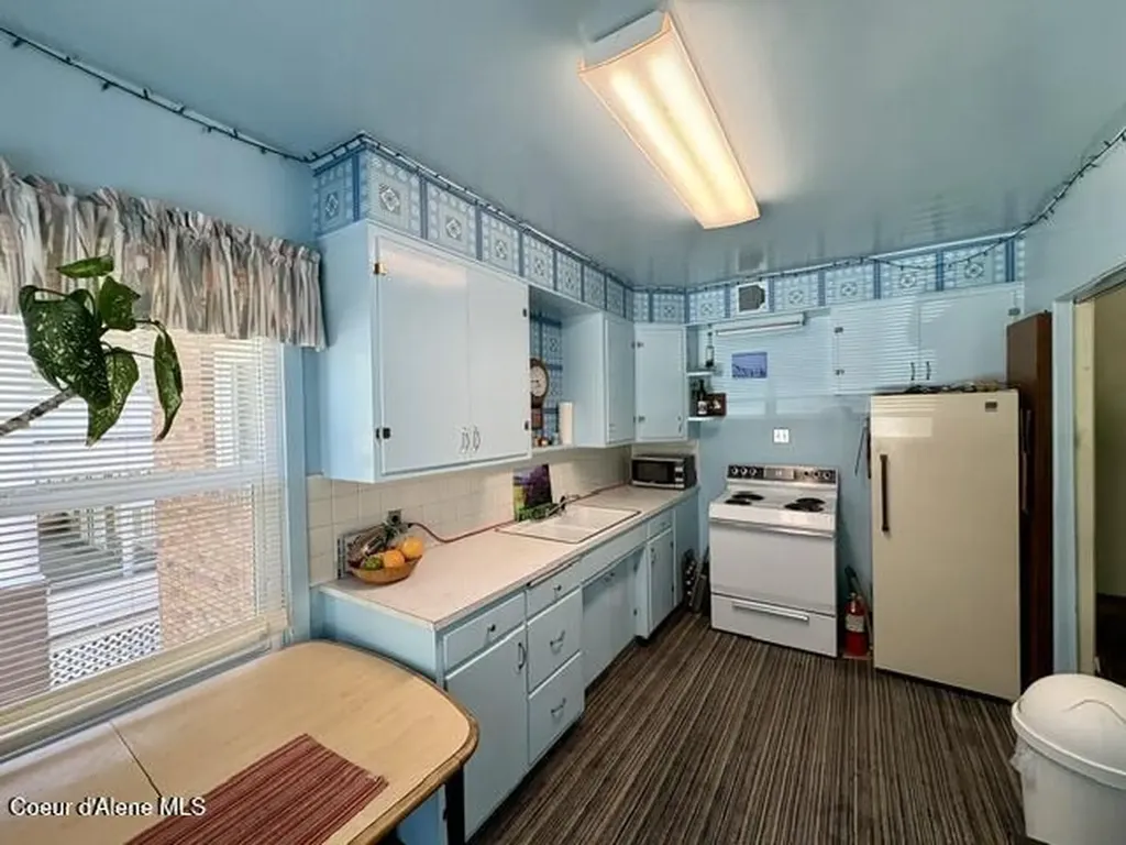 302 2nd Street Wallace ID 83873