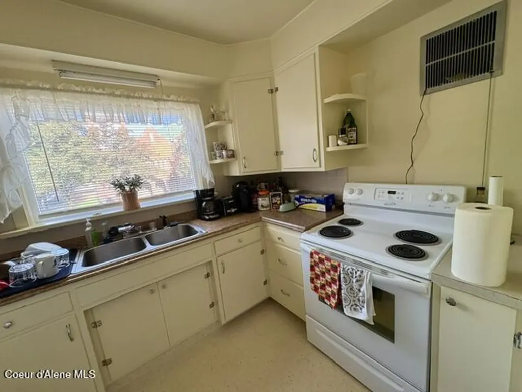 302 2nd Street Wallace ID 83873