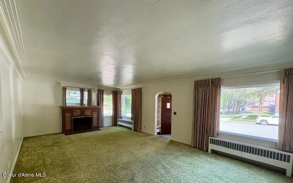 302 2nd Street Wallace ID 83873