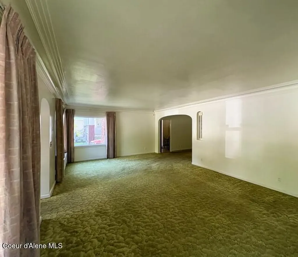 302 2nd Street Wallace ID 83873