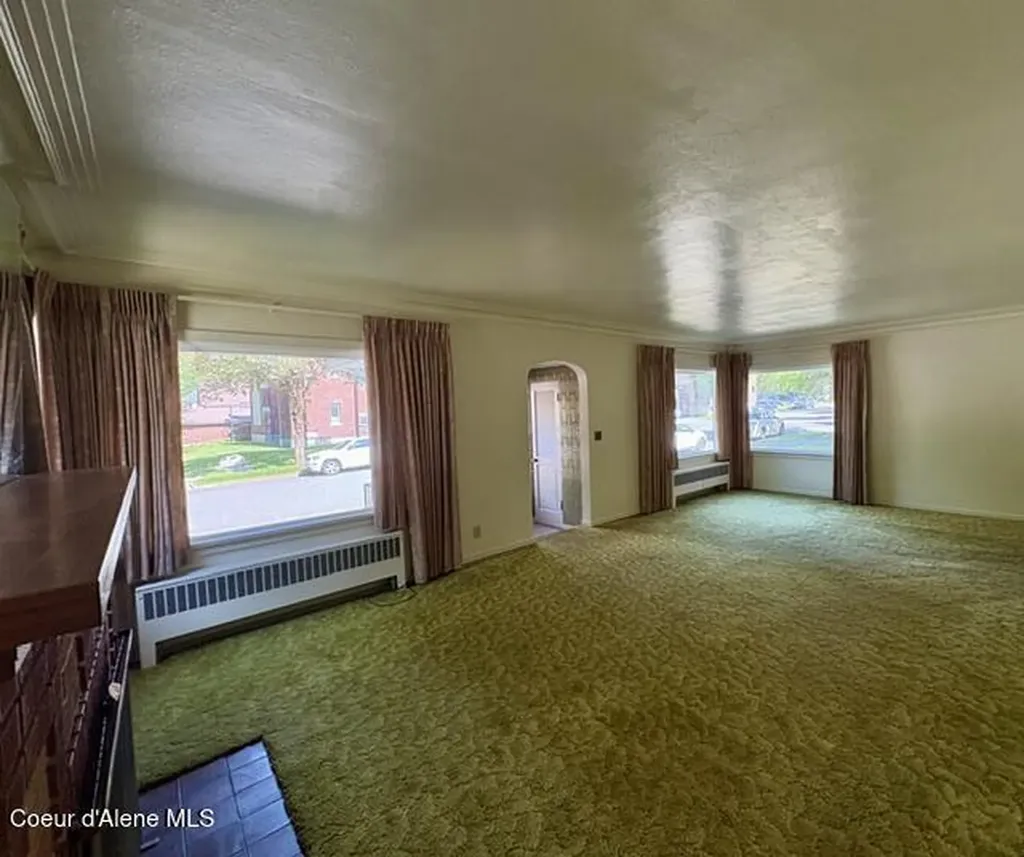 302 2nd Street Wallace ID 83873