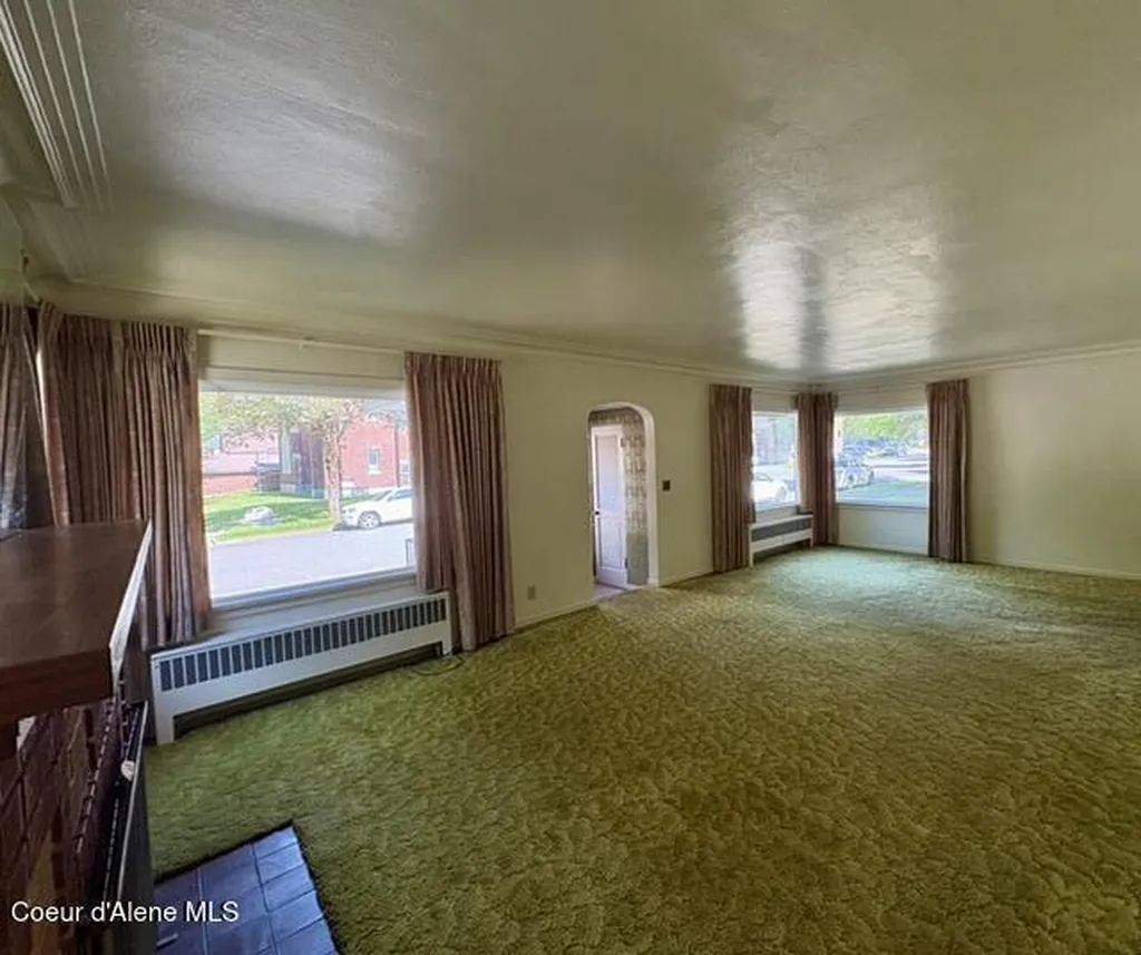 302 2nd Street Wallace ID 83873