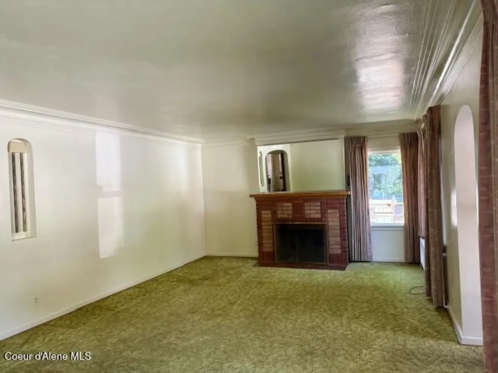 302 2nd Street Wallace ID 83873