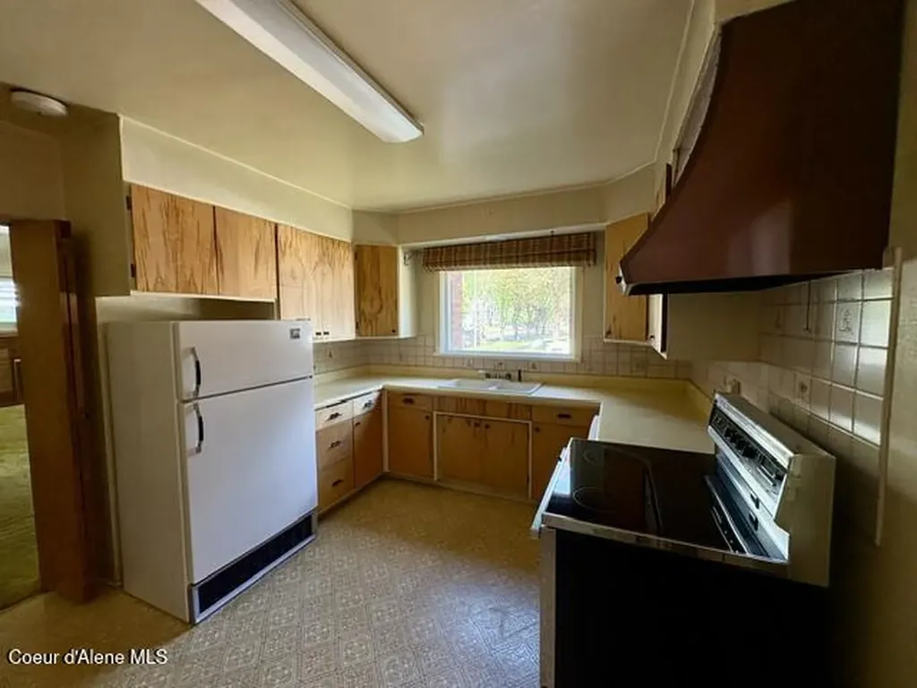 302 2nd Street Wallace ID 83873