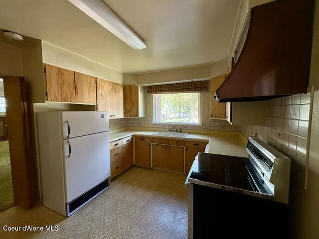302 2nd Street Wallace ID 83873