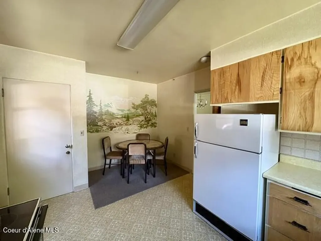 302 2nd Street Wallace ID 83873