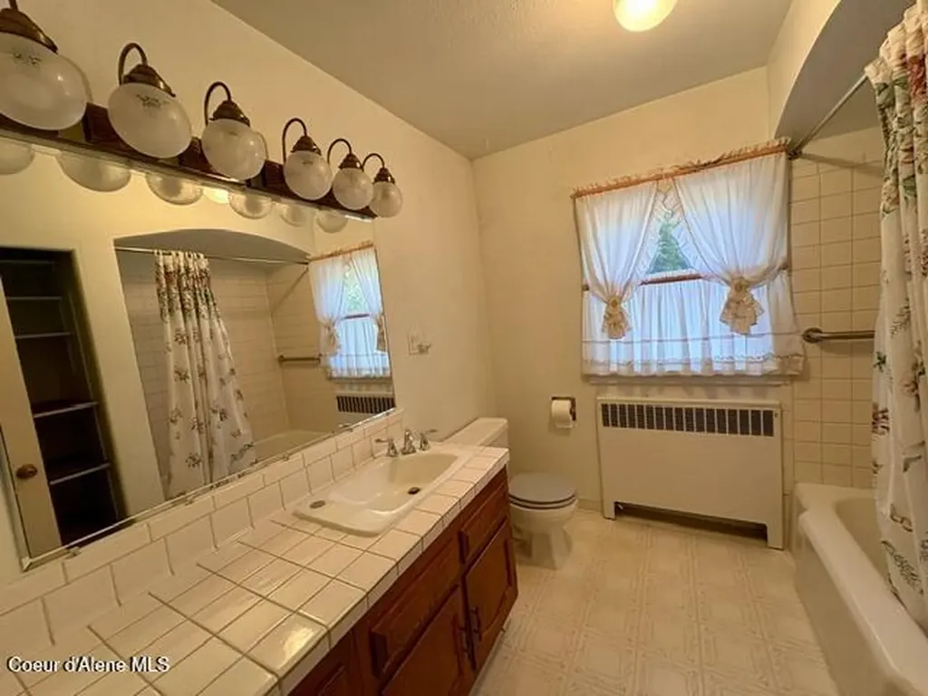 302 2nd Street Wallace ID 83873