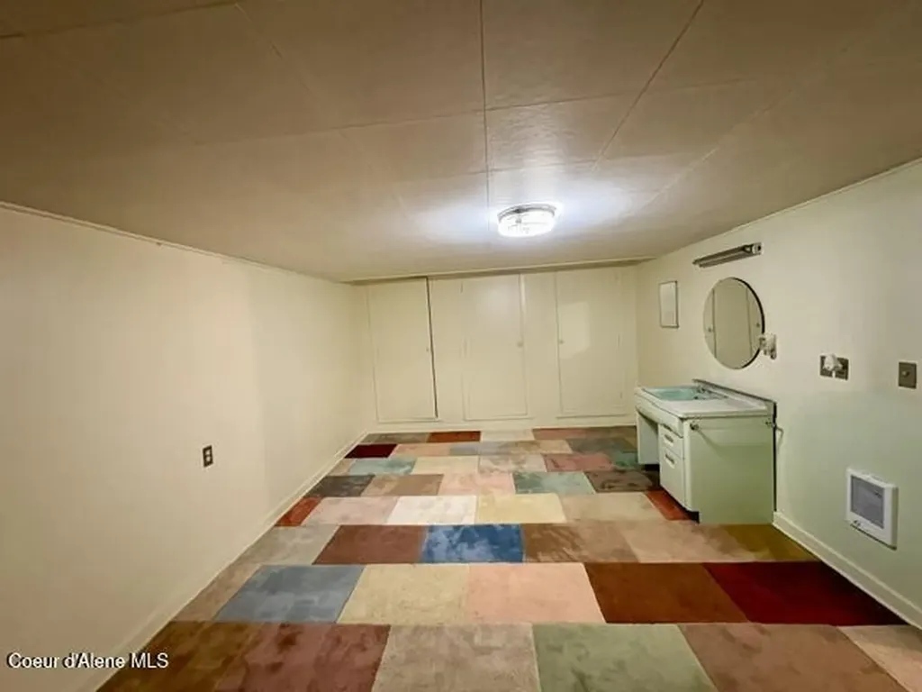 302 2nd Street Wallace ID 83873