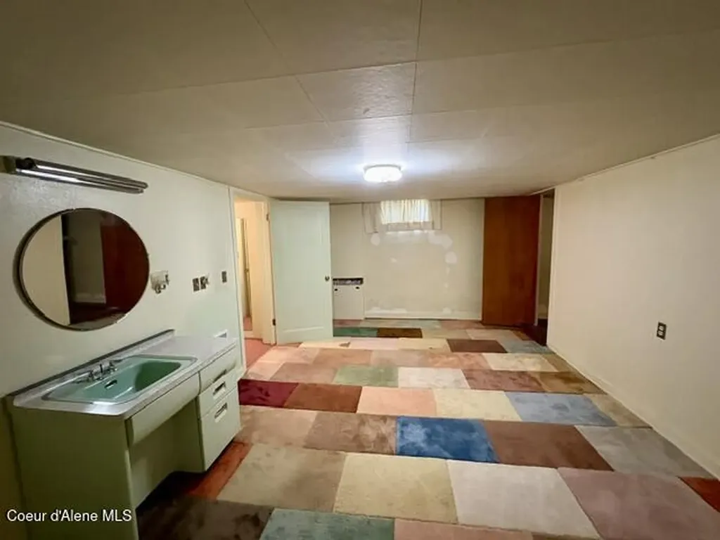 302 2nd Street Wallace ID 83873