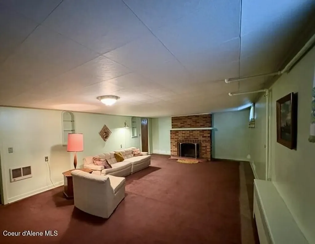 302 2nd Street Wallace ID 83873