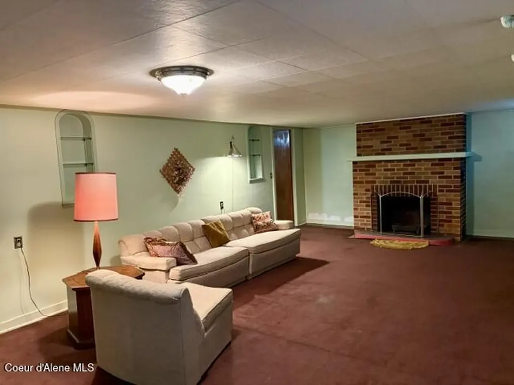 302 2nd Street Wallace ID 83873