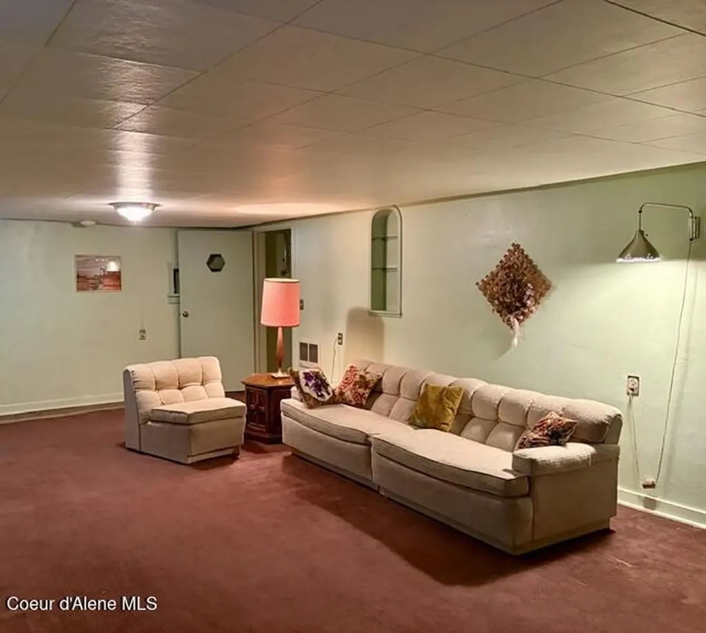 302 2nd Street Wallace ID 83873