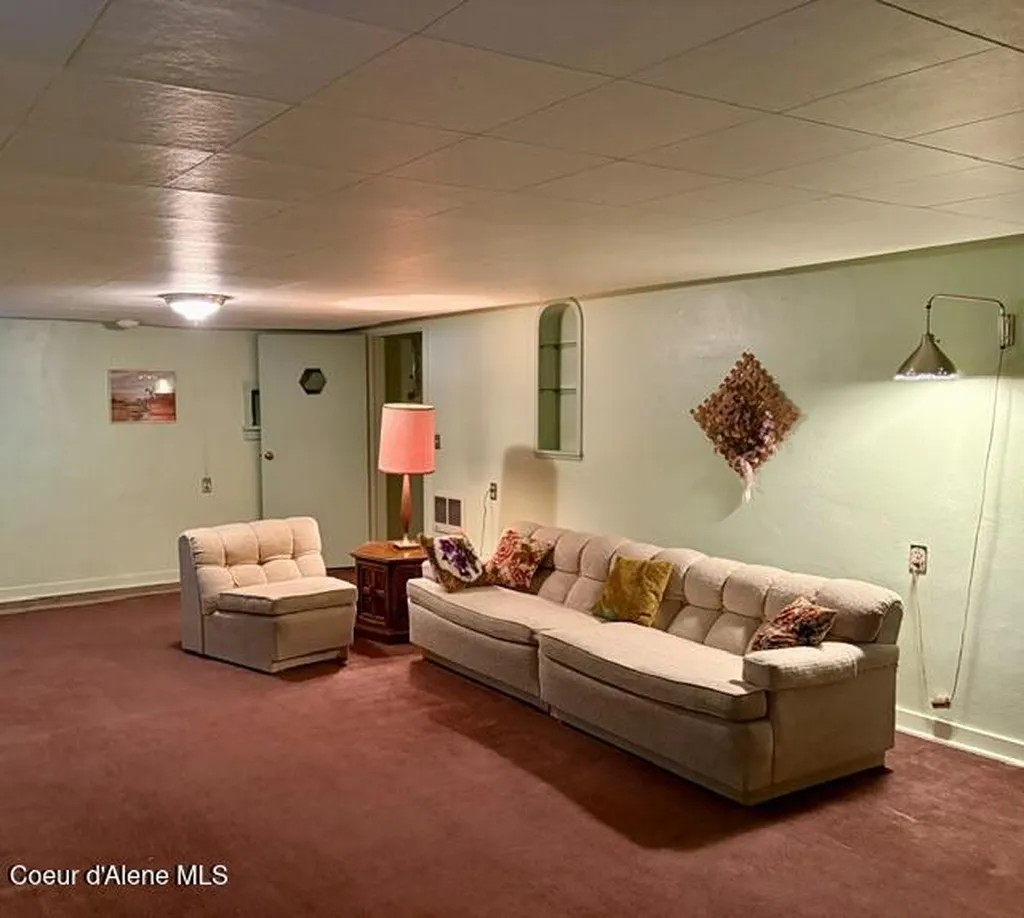 302 2nd Street Wallace ID 83873