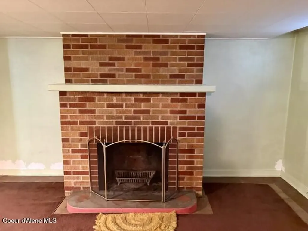 302 2nd Street Wallace ID 83873