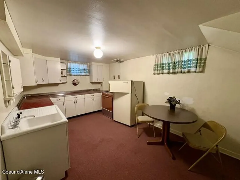 302 2nd Street Wallace ID 83873