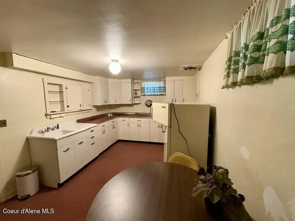 302 2nd Street Wallace ID 83873
