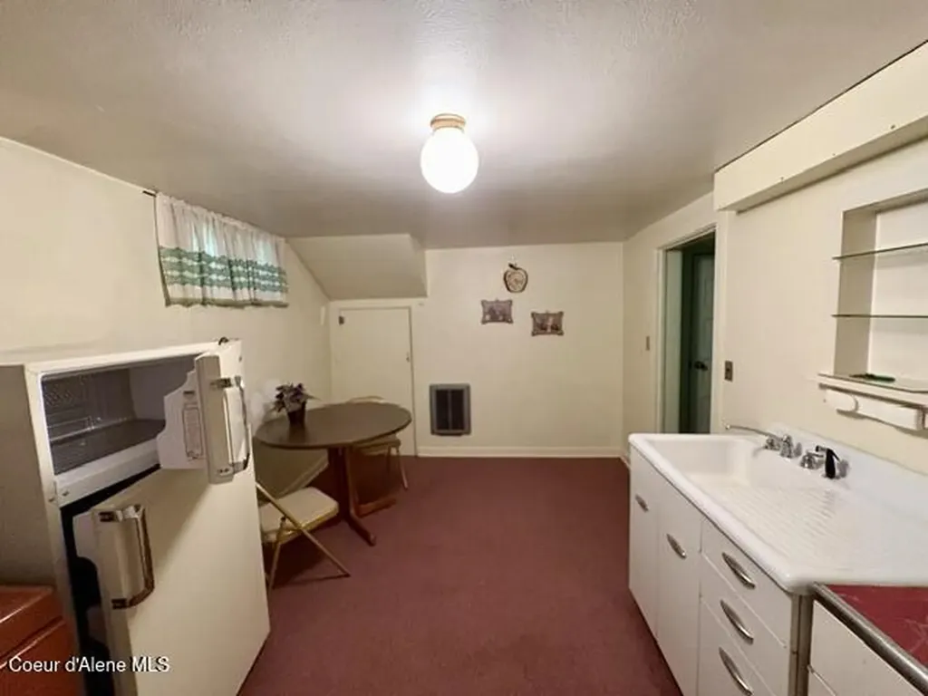302 2nd Street Wallace ID 83873