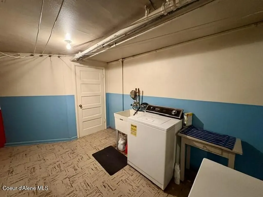 302 2nd Street Wallace ID 83873