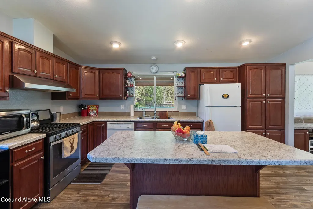 871 Foothill Drive Athol ID 83801