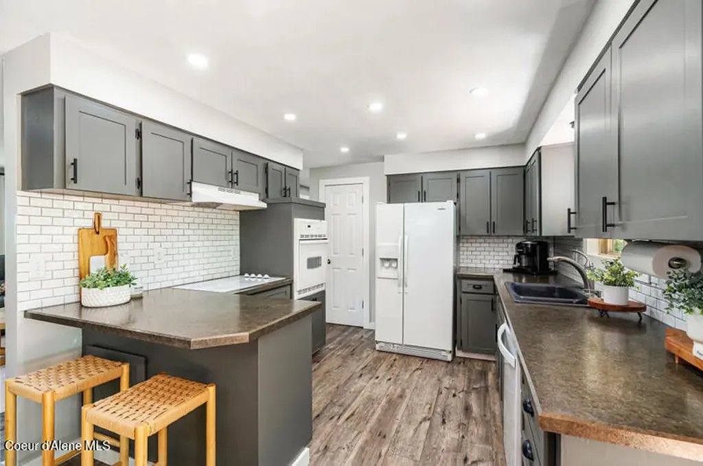 46894 Silver Valley Road #b Smelterville ID 83868