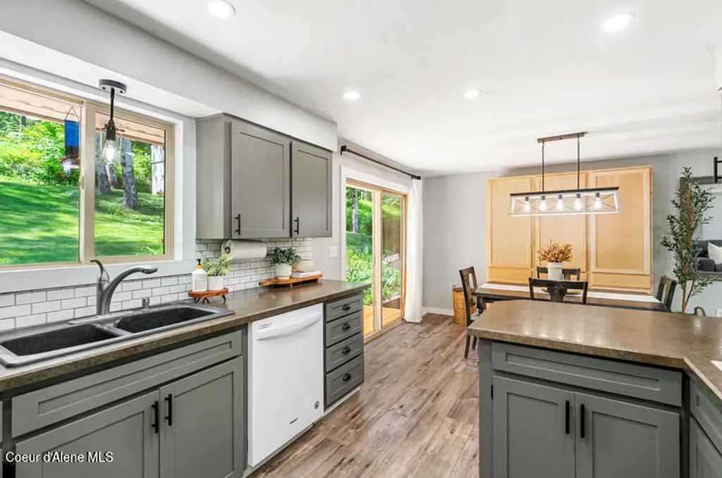 46894 Silver Valley Road #b Smelterville ID 83868