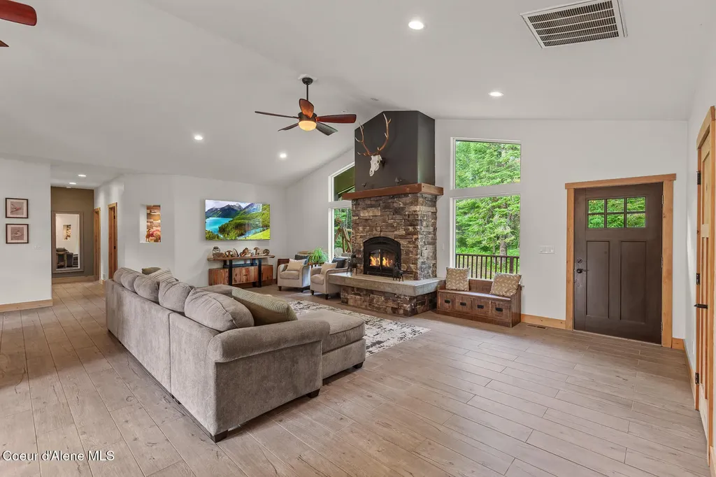 32055 N Konikson Lane Athol ID 83801