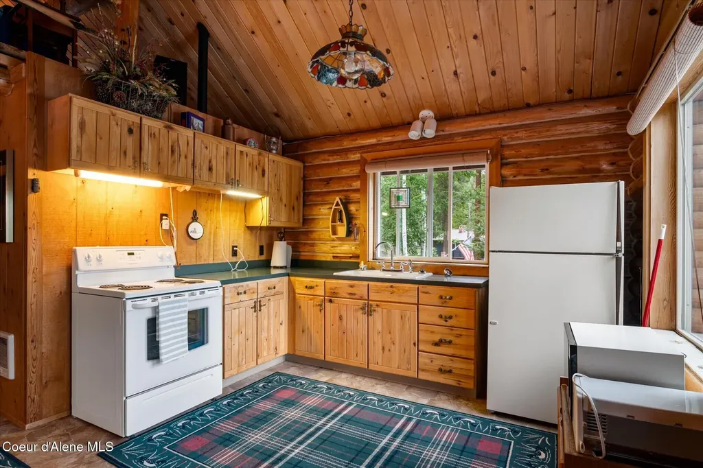 12466 N Holmes Lane Hayden ID 83835