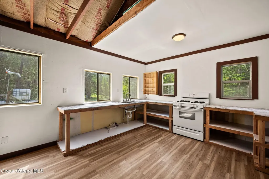 963 Upper Samuels Road Sandpoint ID 83864