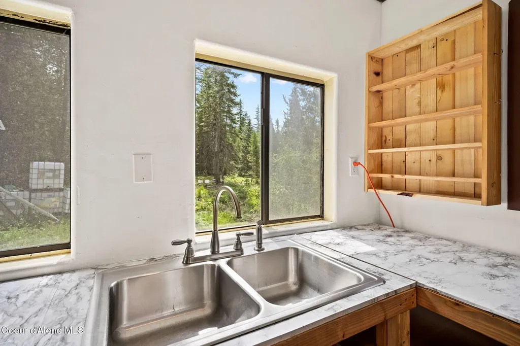 963 Upper Samuels Road Sandpoint ID 83864