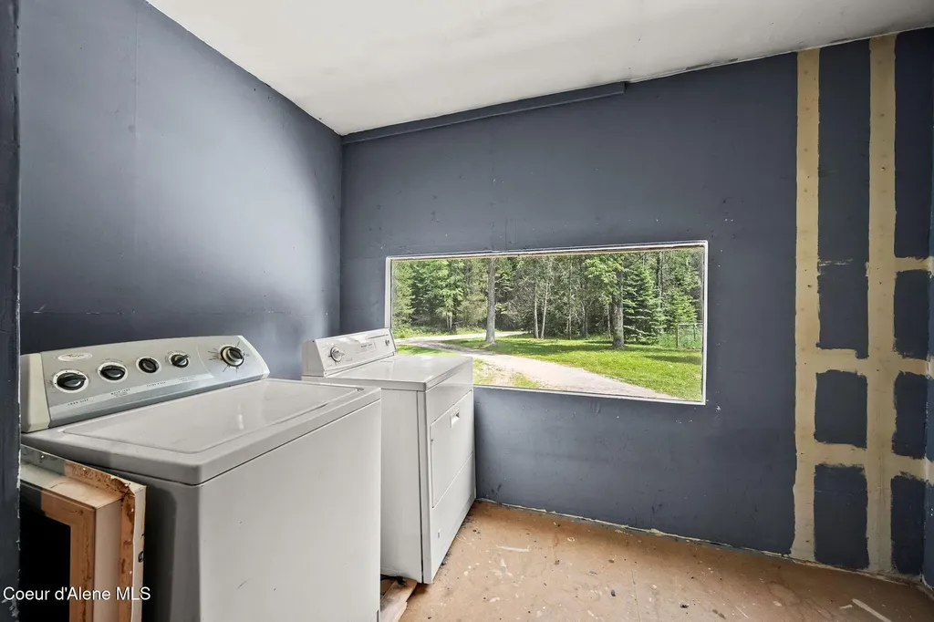 963 Upper Samuels Road Sandpoint ID 83864