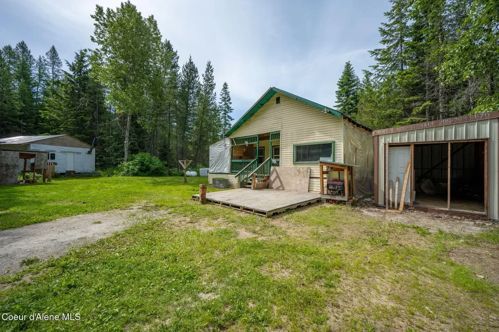 963 Upper Samuels Road Sandpoint ID 83864