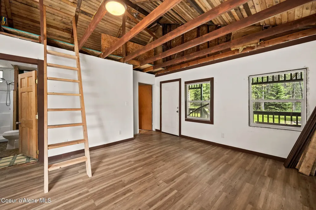 963 Upper Samuels Road Sandpoint ID 83864