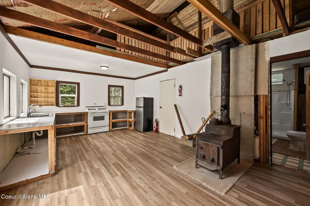 963 Upper Samuels Road Sandpoint ID 83864