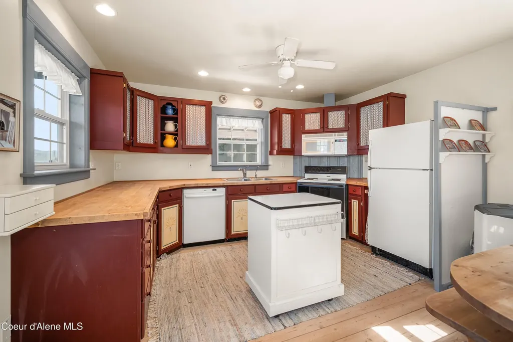 25922 S Glass Lane Worley ID 83876