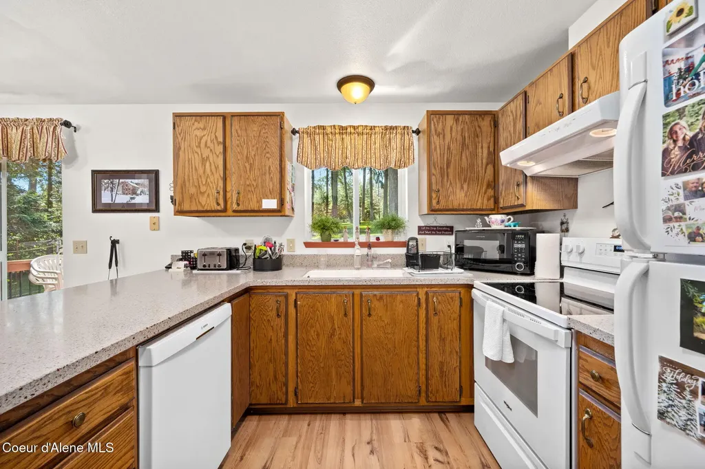 18144 W Hauserview Drive Hauser ID 83854