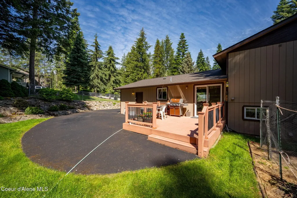 18144 W Hauserview Drive Hauser ID 83854