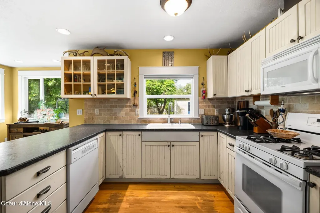 707 N Forest Avenue Sandpoint ID 83864