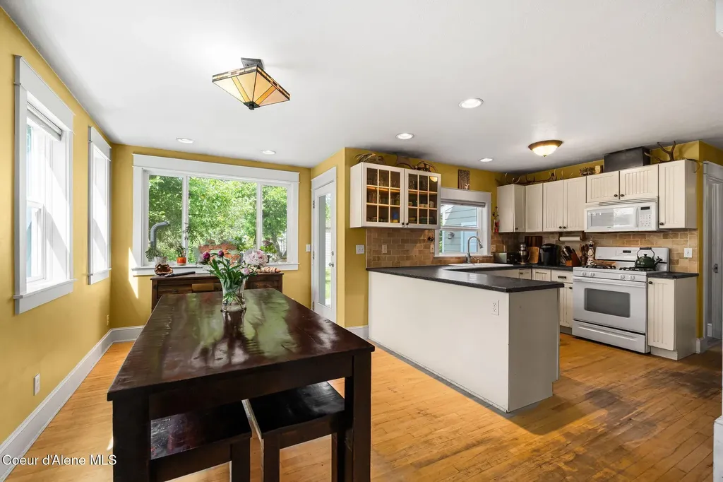 707 N Forest Avenue Sandpoint ID 83864