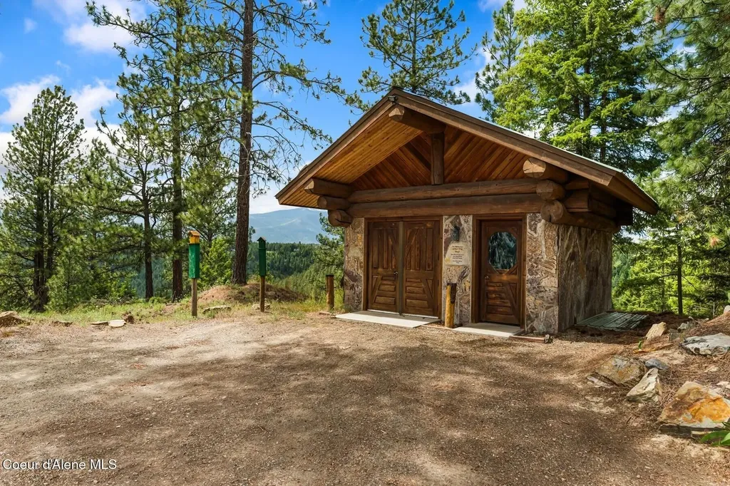 480 Natures Way Bonners Ferry ID 83805