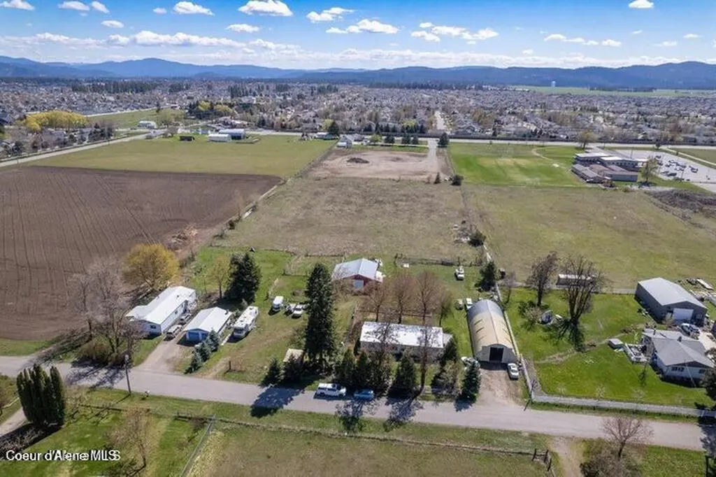 3520 W Cranston Avenue Hayden ID 83835